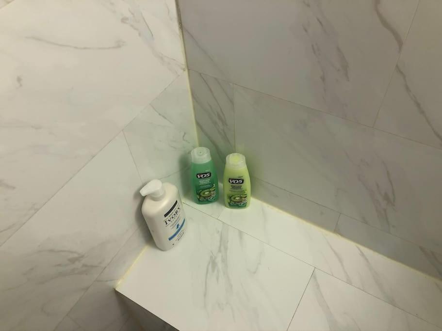 Entire Apartment Close To Downtown - 2 Queen Beds سبرينجفيلد المظهر الخارجي الصورة