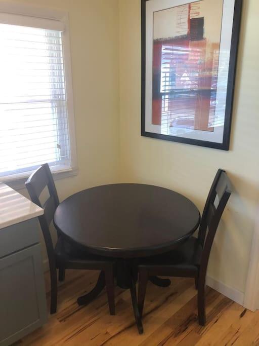 Entire Apartment Close To Downtown - 2 Queen Beds سبرينجفيلد المظهر الخارجي الصورة