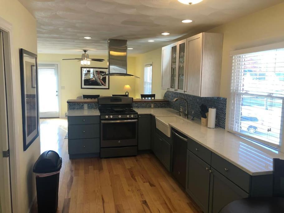 Entire Apartment Close To Downtown - 2 Queen Beds سبرينجفيلد المظهر الخارجي الصورة
